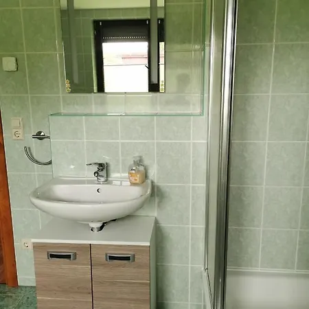 Monteur- Und In Hainichen - Obergeschoss Oder Dachgeschoss - Familie Weber Lägenhet *