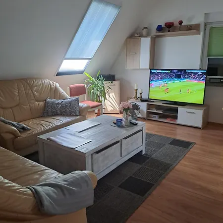 Monteur- Und Im Obergeschoss Und Dachgeschoss - Familie Weber Apartment Bockendorf