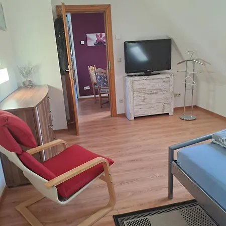 Monteur- Und In Hainichen - Obergeschoss Oder Dachgeschoss - Familie Weber *