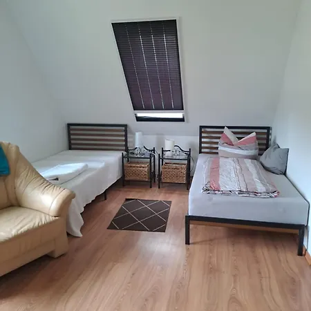 Monteur- Und Im Obergeschoss Und Dachgeschoss - Familie Weber Apartment Bockendorf